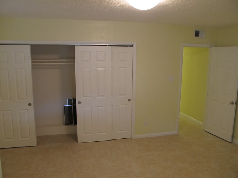 Building Photo - 407 Tyler Ave