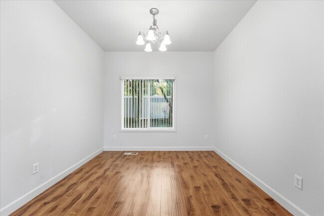 Building Photo - 12811 NE 49TH WAY