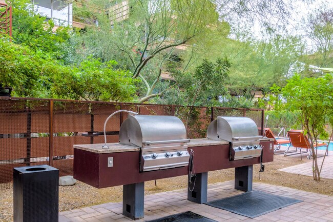 Building Photo - 7131 E Rancho Vista Dr