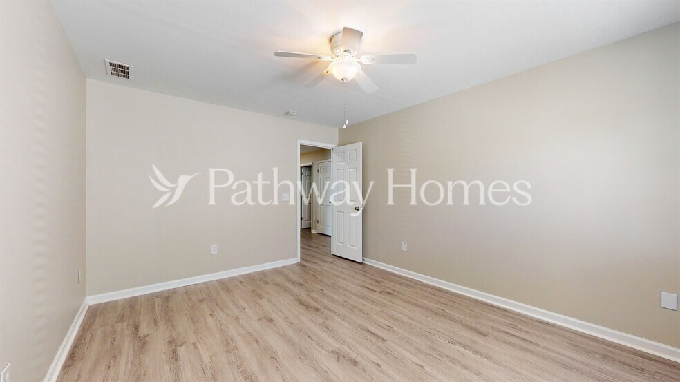 Building Photo - 3420 Gardenside Dr SW