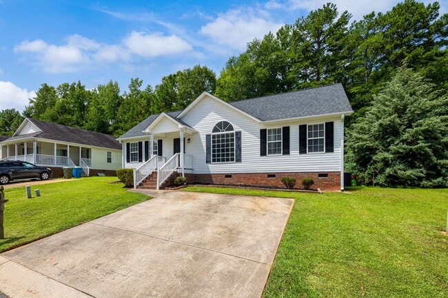Building Photo - Freshly painted 3-bedroom 2-bath home in A...