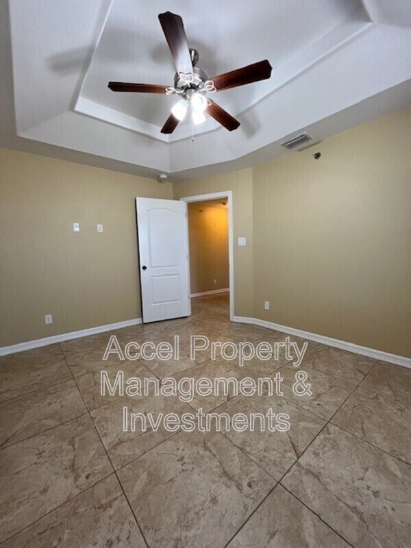 Building Photo - 2607 E Eisenhower Ave