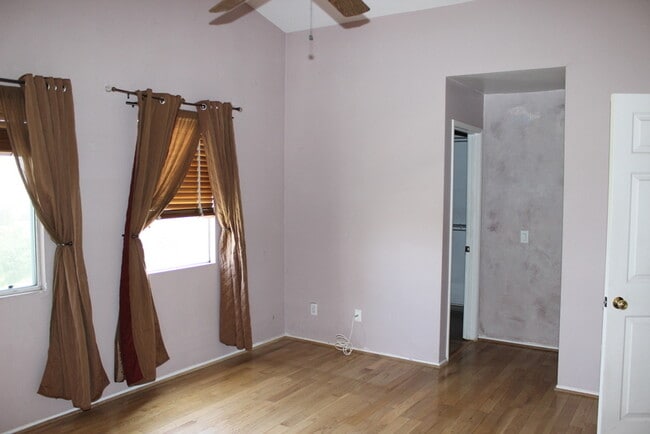 Building Photo - 1253 Taft Ln