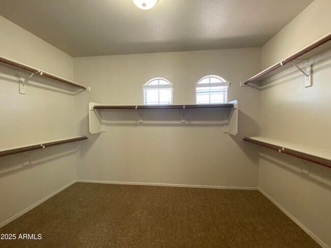 Building Photo - 8837 W Glenn Dr