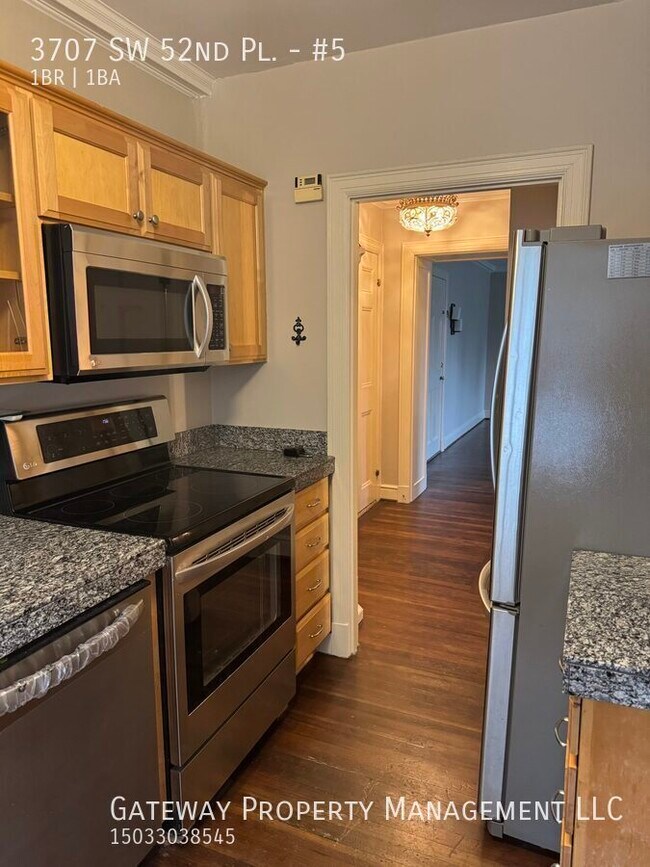 Building Photo - 3707 SW 52nd Pl