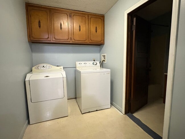 Building Photo - 173 Leesville Rd