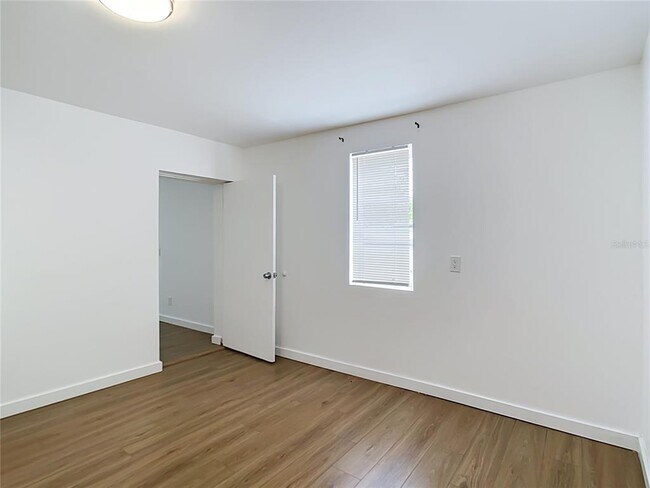 Building Photo - 3303 6th St SW