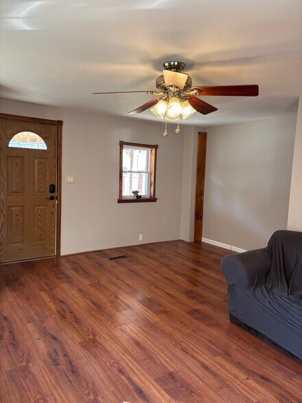 Building Photo - 579 W Mahoning St