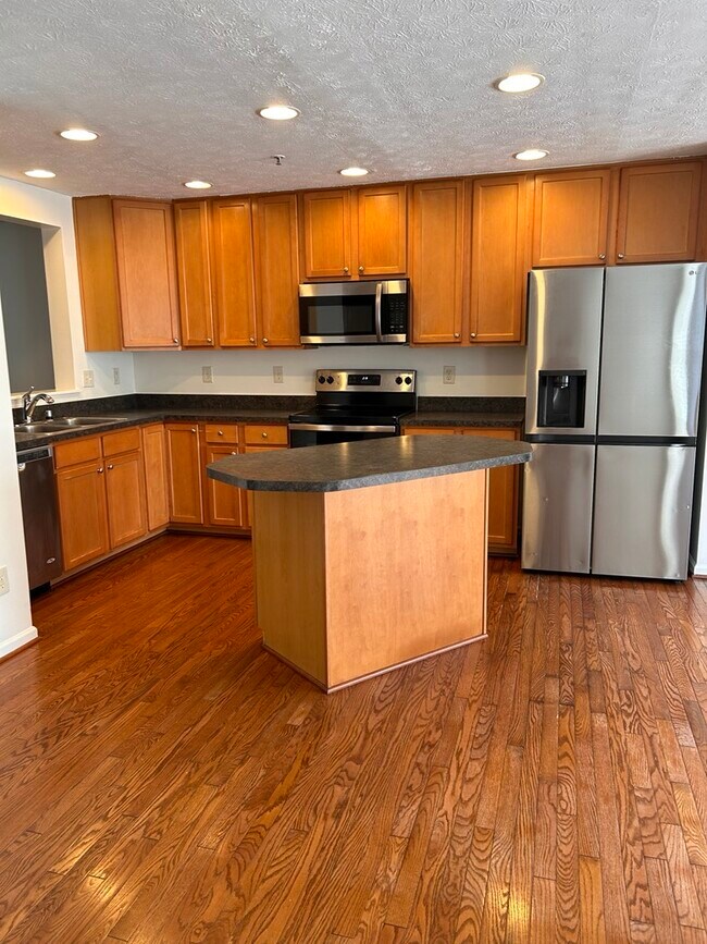 Building Photo - 306 Kestrel Dr