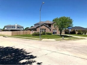 Building Photo - 3404 Potomac Dr