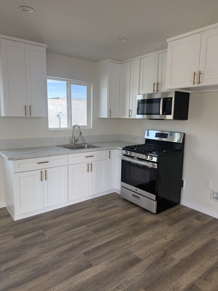 Building Photo - 1653 W 204th St