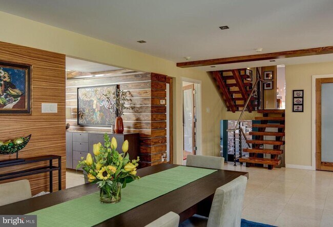 Building Photo - 1127 Winding Dr