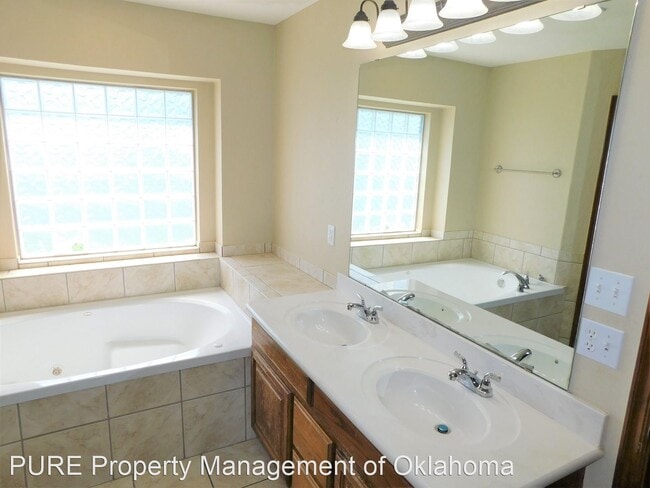 Building Photo - 4 br, 2.5 bath House - 9204 Stacey Lynn Lane