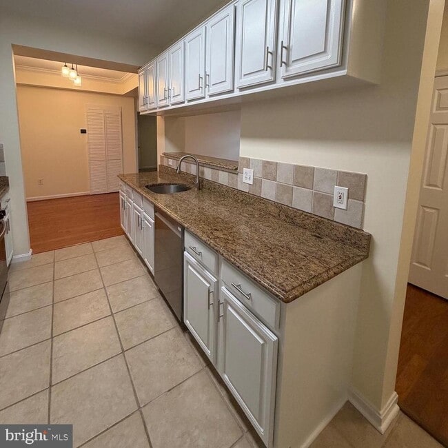 Building Photo - 20453 Chesapeake Square