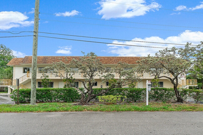 Building Photo - 701 NE 7th Ave