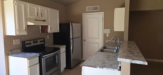 Building Photo - 5620 Hollow Pines Dr