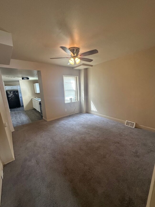 Building Photo - 2 Bedroom, 1 Bath Town Home