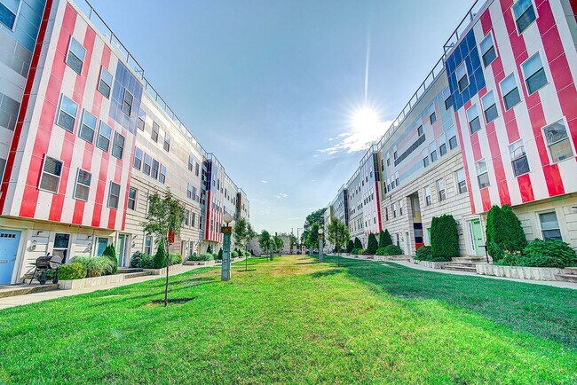 Building Photo - 822 N 48th St