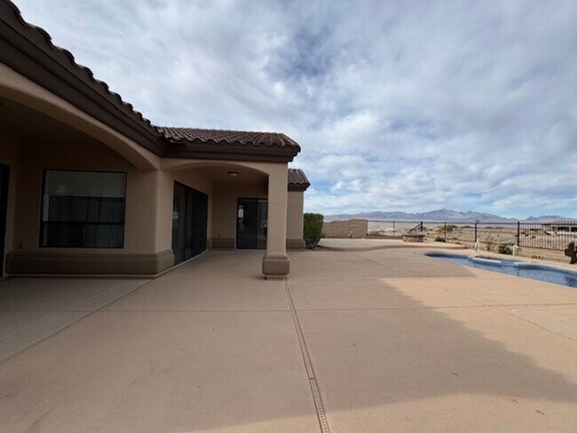 Building Photo - 3 BR on the GOLF COURSE with POOL-Laughlin Ranch with views