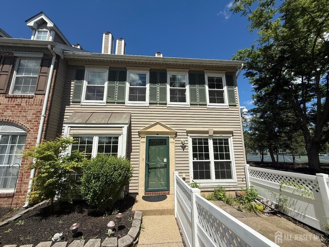 Primary Photo - 128 Albury Way
