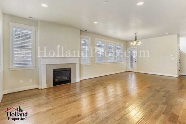 Building Photo - Charming 4-Bedroom Hillsboro Home with Attached Garage and Brand New Carpets!