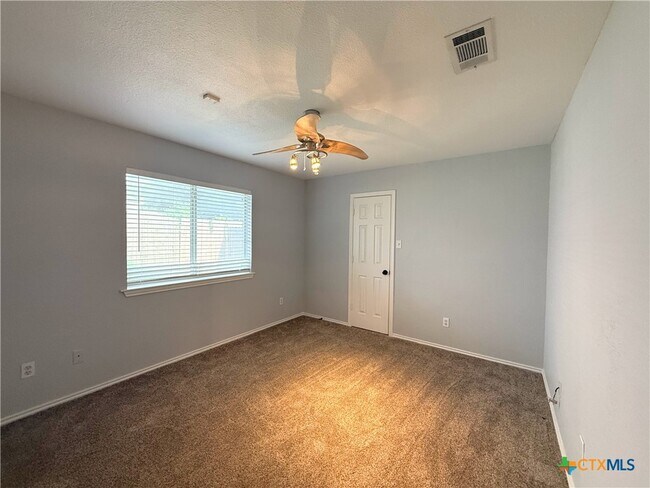 Building Photo - 106 Snake Dance Dr