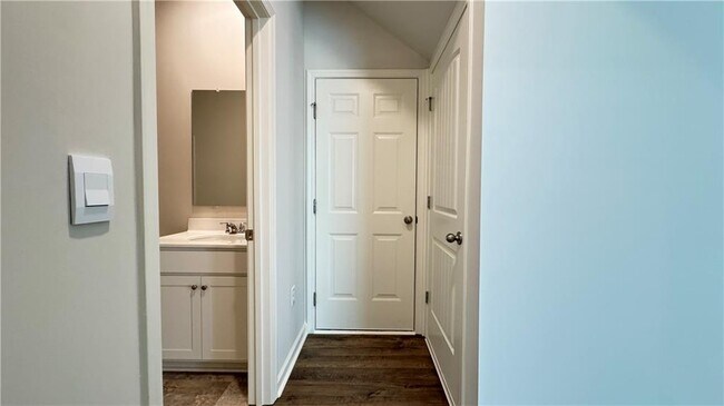 Building Photo - 61 Biltmore Pl