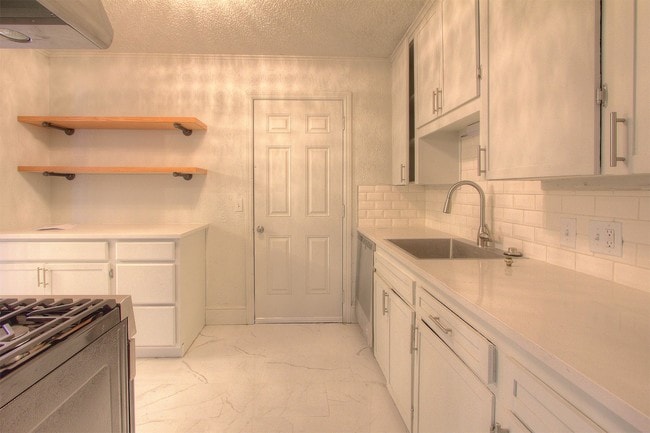 Building Photo - 1331 E 43rd St