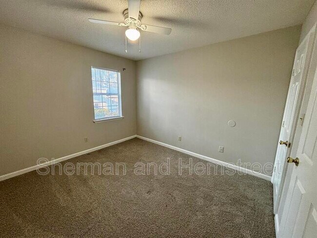 Building Photo - 406 Commons Dr