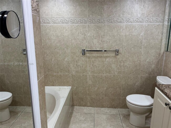 Building Photo - 400 Leslie Dr