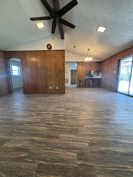 Building Photo - 1931 Post Oak Dr