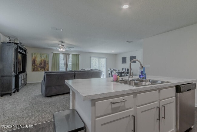 Building Photo - 3348 Lawton Pl