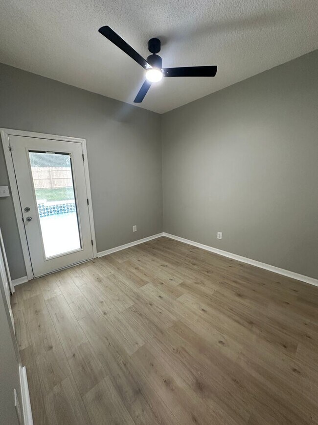 Building Photo - Freshly Updated Heritage Estates Pool Home for Rent