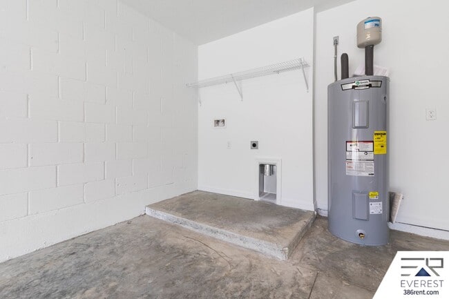 Building Photo - FULLY FENCED, LIKE NEW 3/2/1 TOWNHOUSE ON A CUL DE SAC IN BEAUTIFUL SEMINOLE WOODS