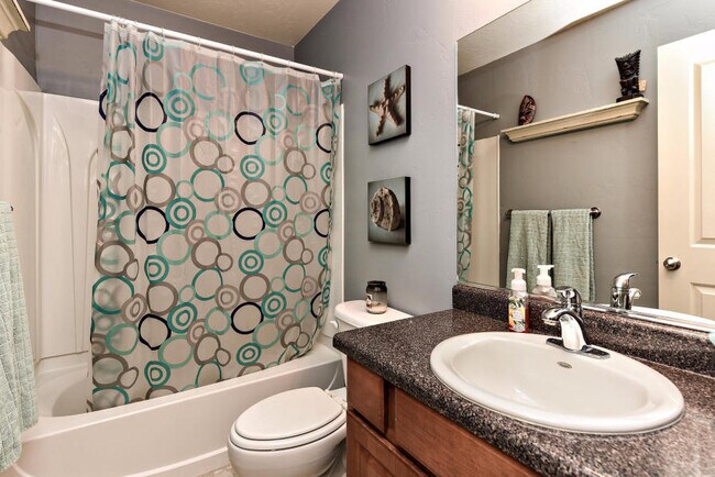 Building Photo - 3 Bedroom Townhome!! Casitas at Hidden Valley.