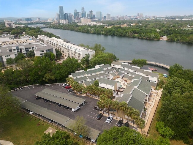 Building Photo - 1818 S Lakeshore Blvd