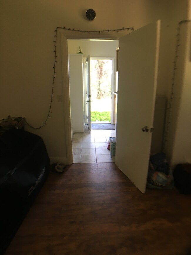 Building Photo - 221 Gillette Rd