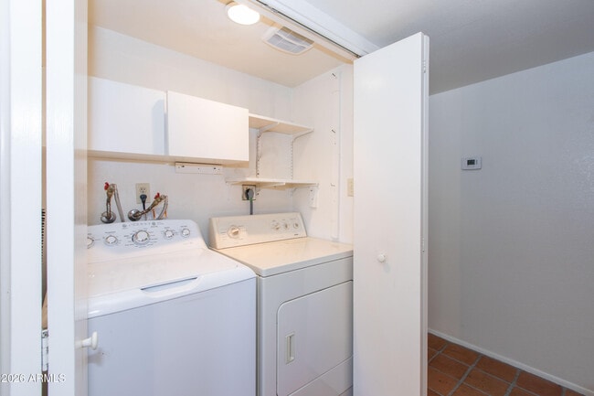 Building Photo - 5931 E Carriage Dr