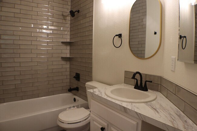 Building Photo - Beautiful Fort Collins 3 Bed, 2.5 Bath Townhome + $200 Off First Months Rent!