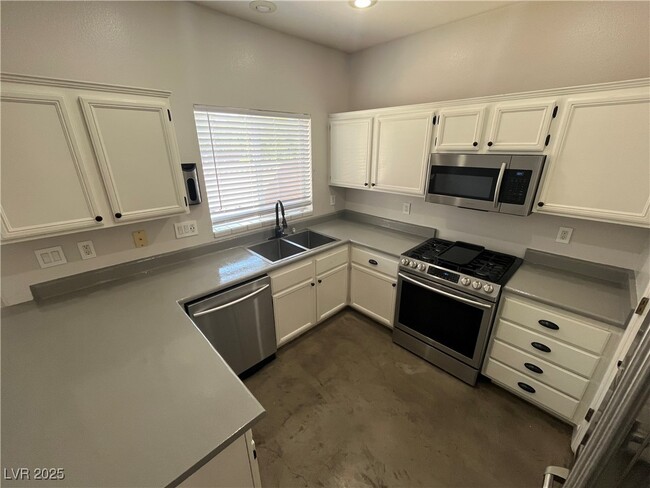 Building Photo - 10360 Natural Springs Ave
