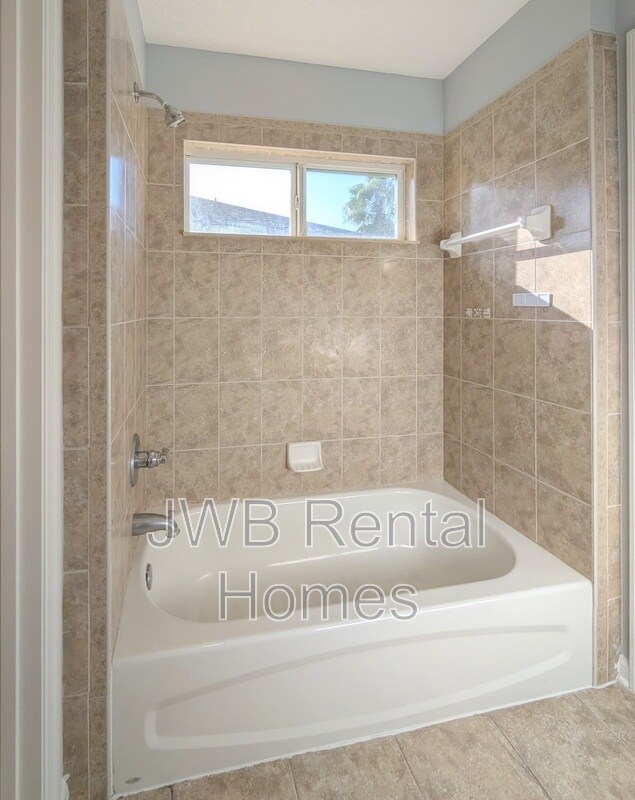 Building Photo - 129 Castlegate Ln