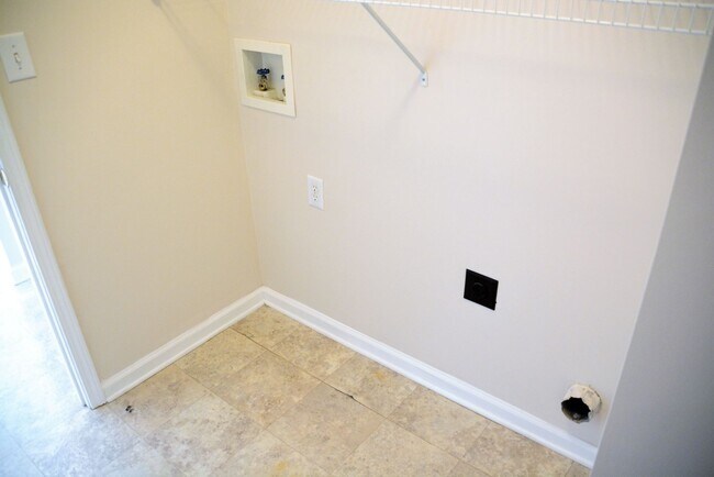 Building Photo - 11512 Fox Hill Dr