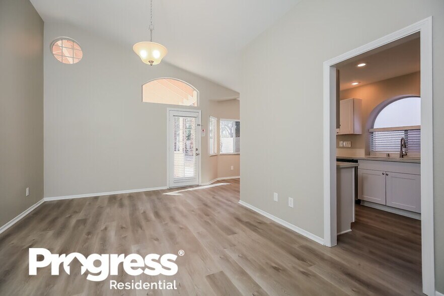 Building Photo - 3020 Forest Lake St