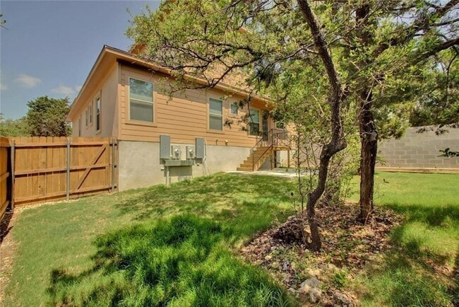 Building Photo - 602 Colt St