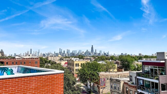 Building Photo - 2522 W Chicago Ave