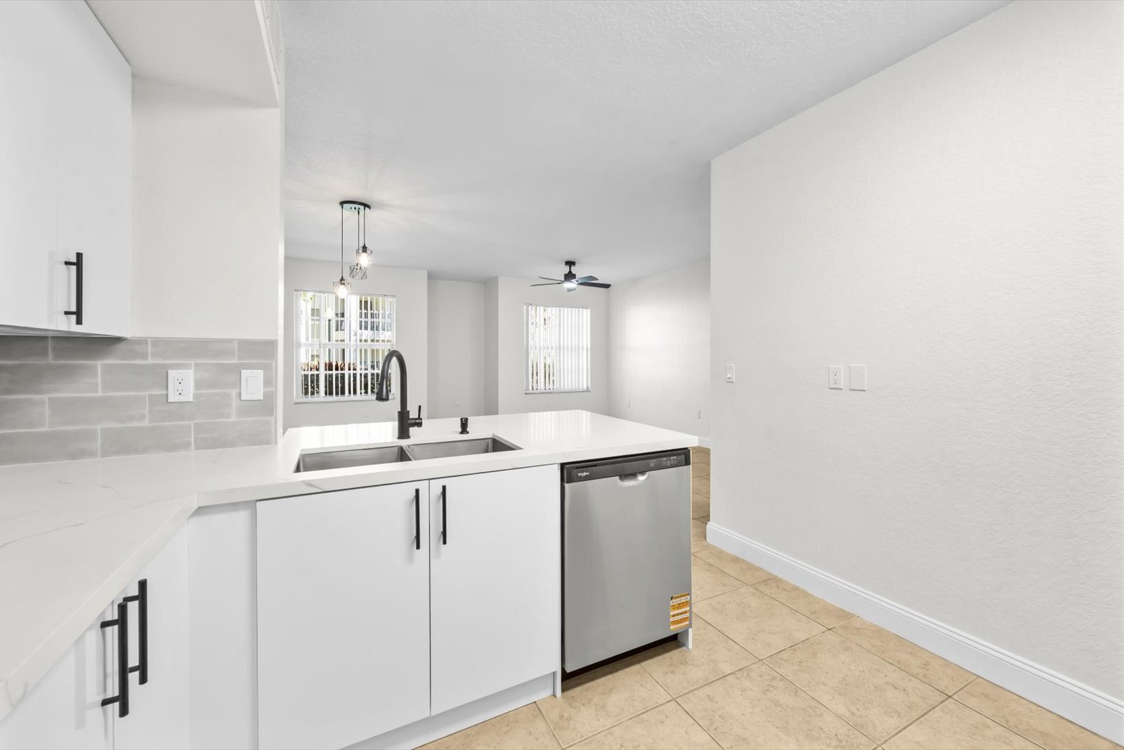 Building Photo - 158 SW Peacock Blvd