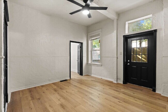 Building Photo - For Rent: Spacious 4 Bedroom Home in South...