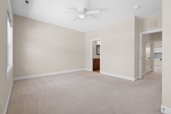 Building Photo - Beautiful 2-Bedroom Townhouse Near NCSU, Available June 15!