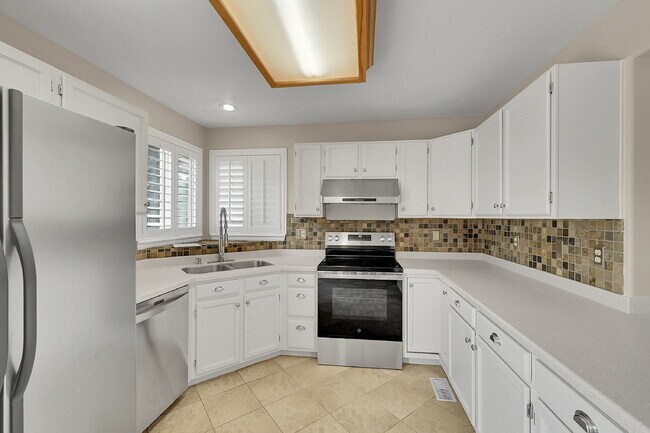 Building Photo - $3,495.00 - 5 Beds, 3.5 Baths, Single Fami...