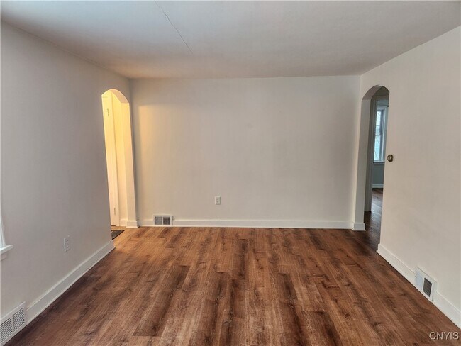 Building Photo - 437 Church St